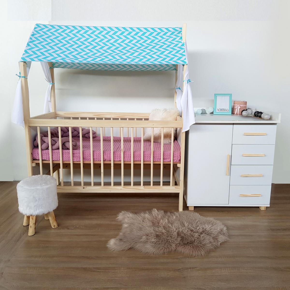 Házikó kiságyas babaszoba Lotti komóddal