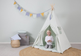 Indiánsátor szőnyeggel és zászlókkal Little Dutch