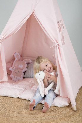 Indiánsátor szőnyeggel és zászlókkal Little Dutch