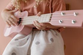 Fa játék gitár Little Dutch