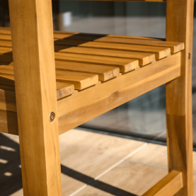 Kerti pad asztallal. akácfa. TAIMA