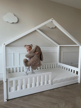 Házikóágy magas ágyráccsal LUNA Házikóágy magas ágyráccsal LUNA