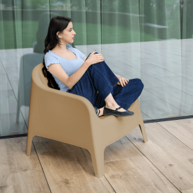 Rakásolható fotel. barna. műanyag. SOKRA NEW