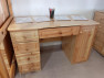 Fenyő íróasztal 1 ajtós 4 fiókos
