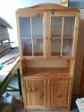 Fenyő vitrines tálaló szekrény - OUTLET
